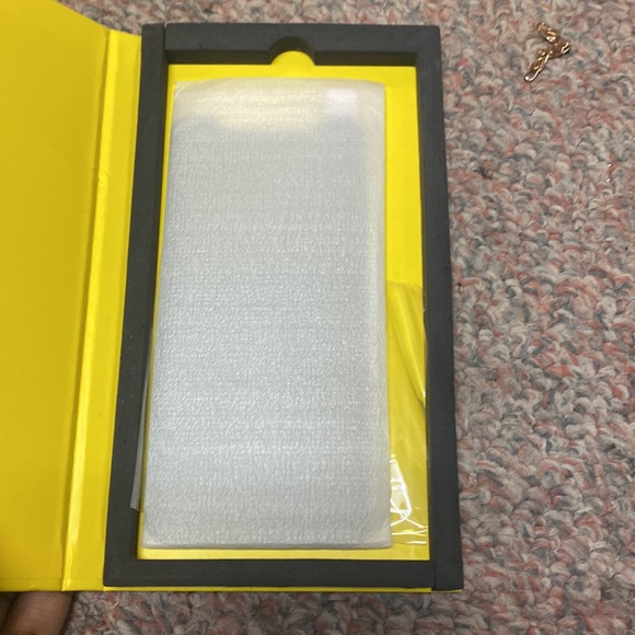 Glass screen protector - Picture 2 of 2